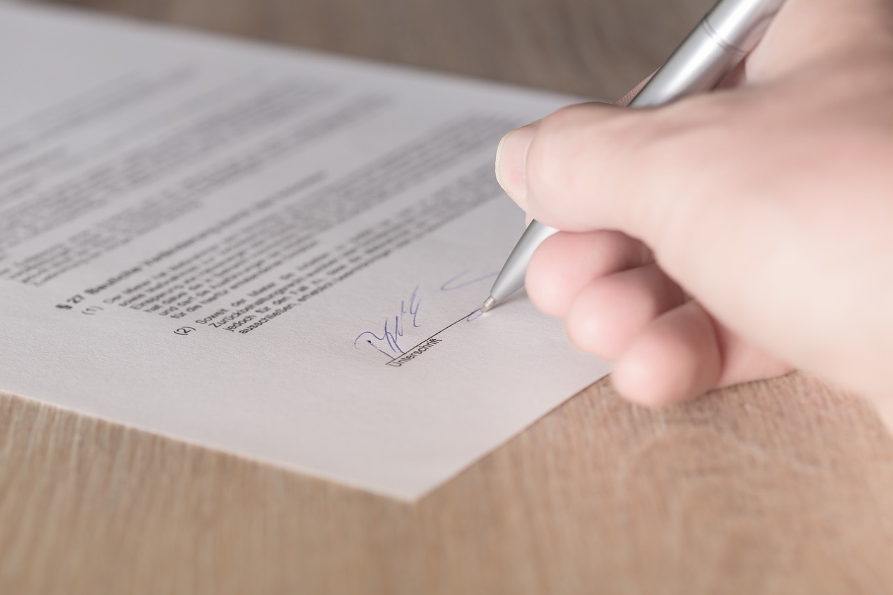 signer un contrat de location d'un bien immobilier